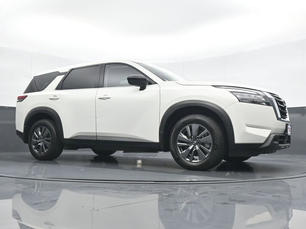 Used 2024 Nissan Pathfinder S image 23