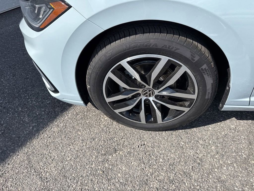 New 2026 Volkswagen Jetta SE FWD image 9