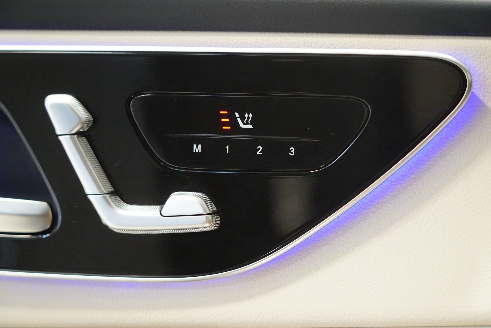 Used 2024 Mercedes-Benz GLC 300 4MATIC image 25