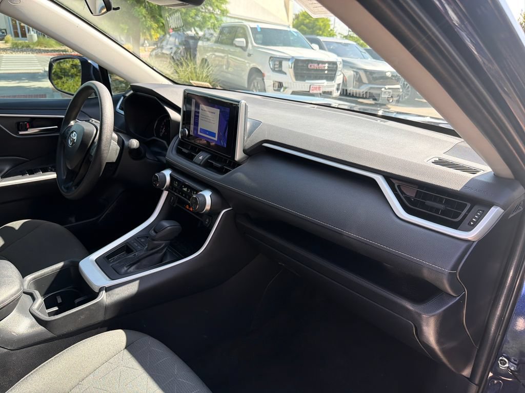 Used 2024 Toyota RAV4 XLE FWD image 39