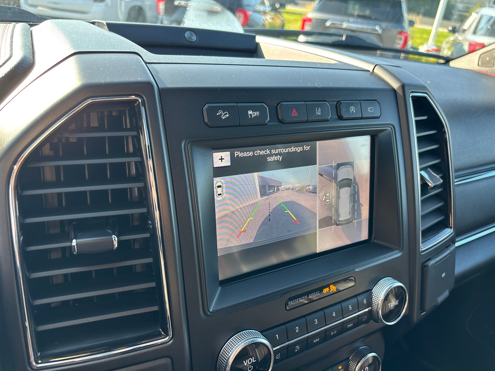 Used 2019 Ford Expedition Limited w/ Equipment Group 303A AWD/4WD image 19