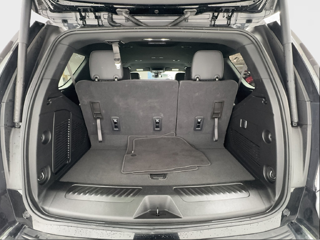 Used 2025 Chevrolet Tahoe LT RWD image 18