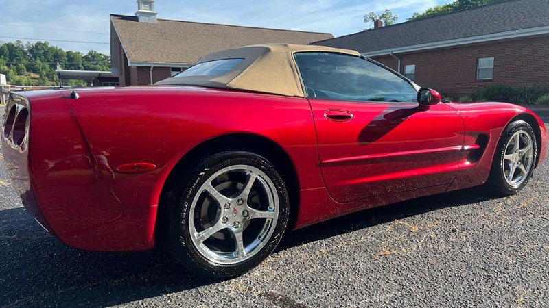 Used 2001 Chevrolet Corvette Convertible w/ Preferred Equipment Group2 RWD image 10