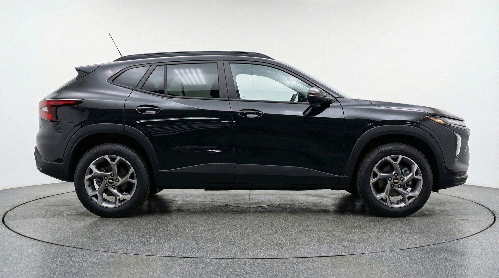 Used 2025 Chevrolet Trax LT w/ LT Convenience Package FWD image 11
