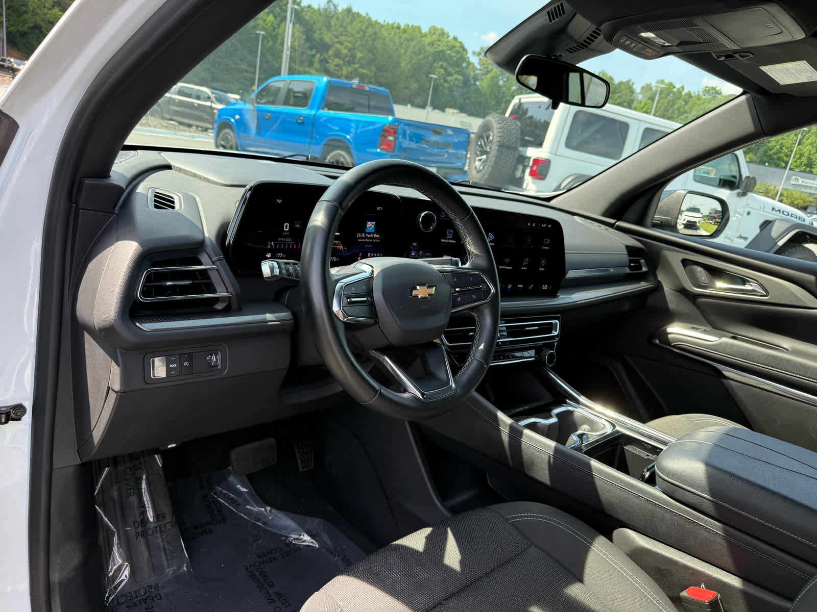 Used 2024 Chevrolet Traverse LT FWD image 15