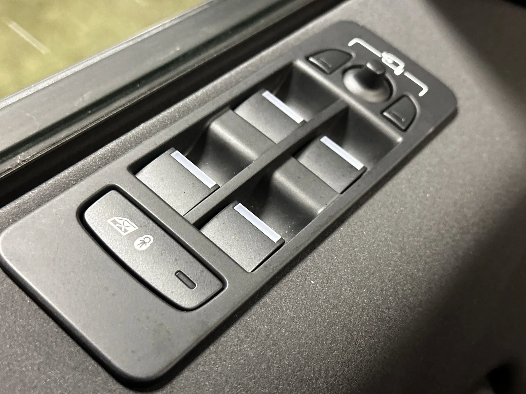 Used 2025 Land Rover Discovery Sport S image 35