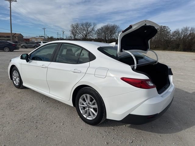 Used 2025 Toyota Camry LE image 4