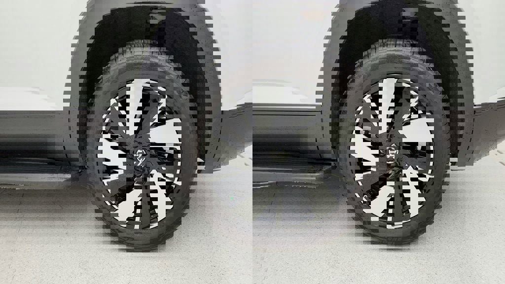 Used 2024 Volkswagen Atlas Cross Sport SE image 9