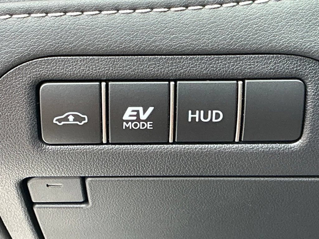Certified 2023 Lexus LS 500h AWD w/ Luxury Package image 33