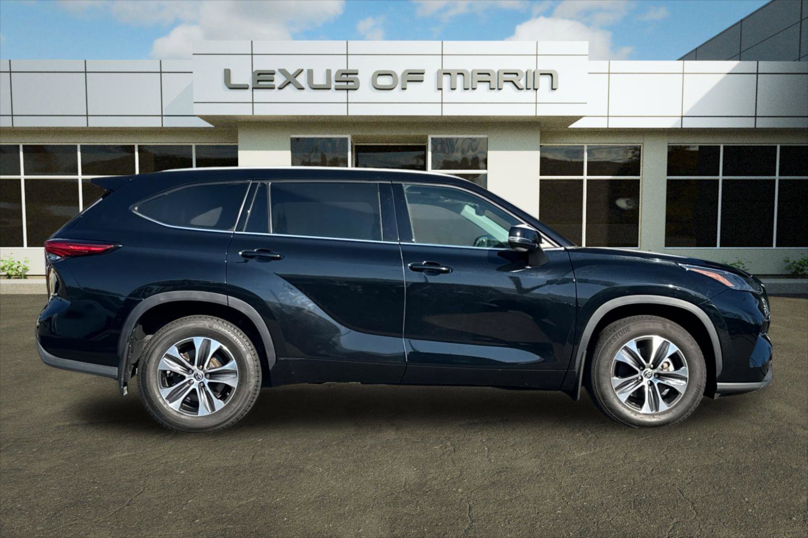 Used 2022 Toyota Highlander XLE image 8