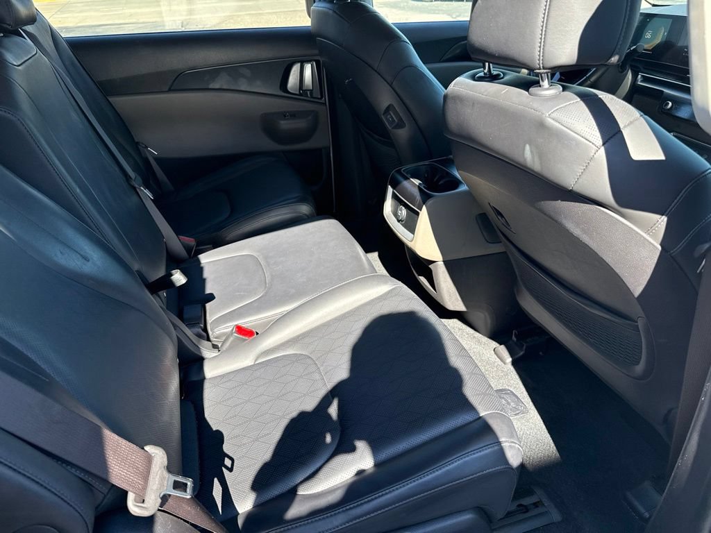 Used 2025 Kia Carnival FWD image 33