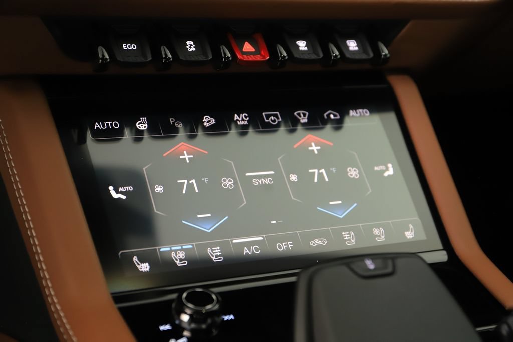 Used 2025 Lamborghini Urus SE AWD/4WD image 30