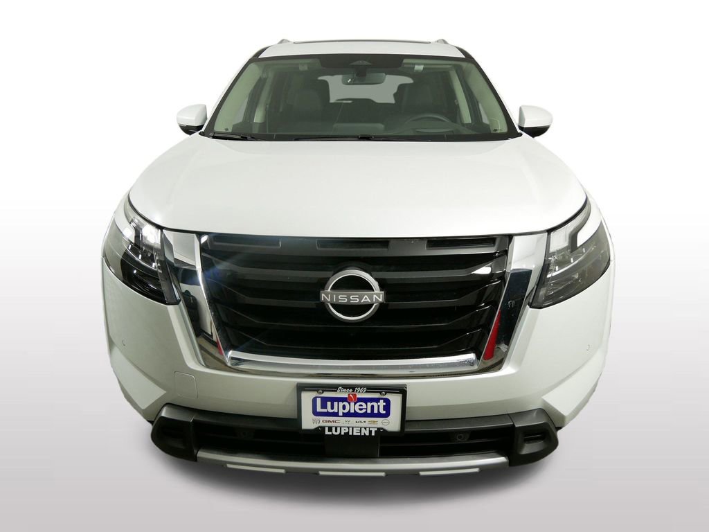 New 2025 Nissan Pathfinder Platinum image 3