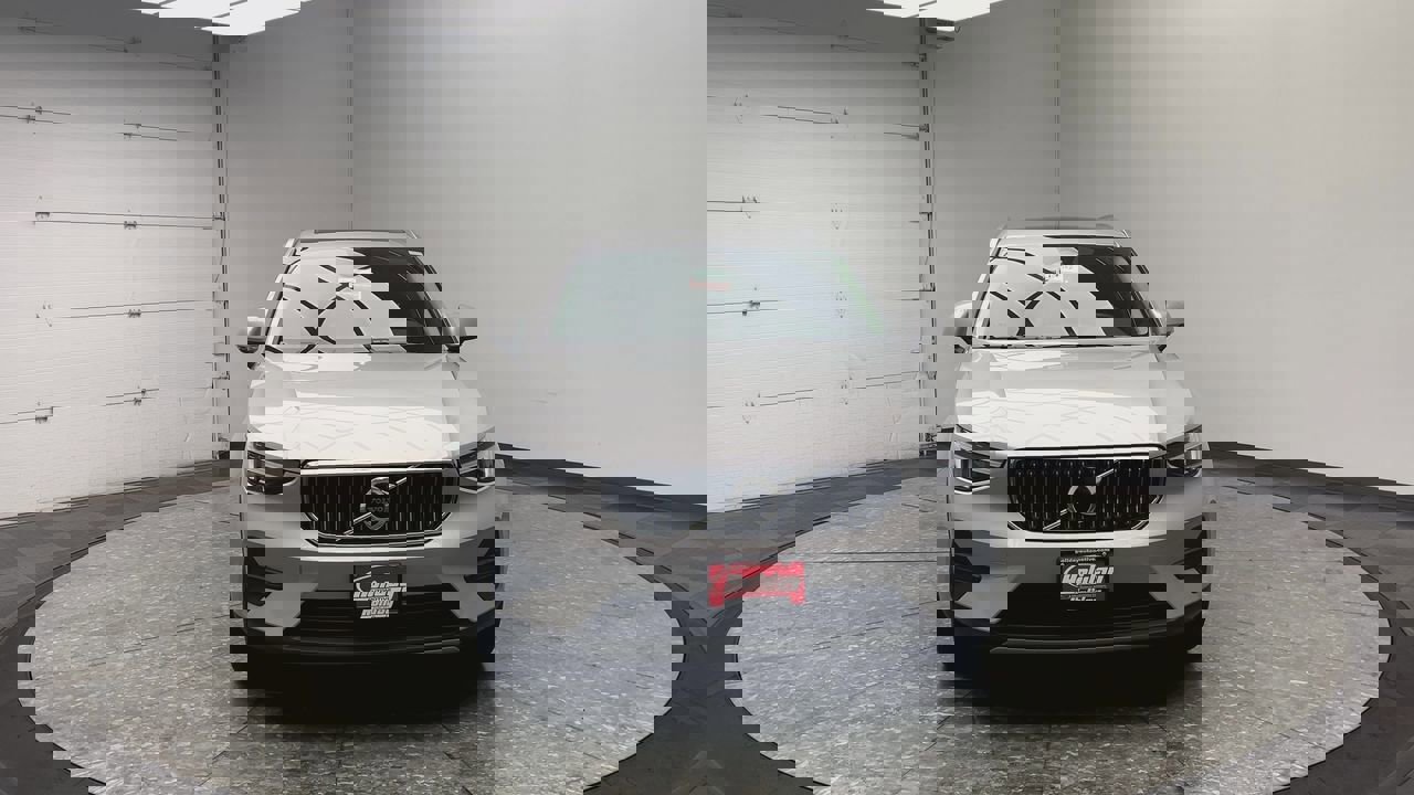 Used 2025 Volvo XC40 B5 Core image 35