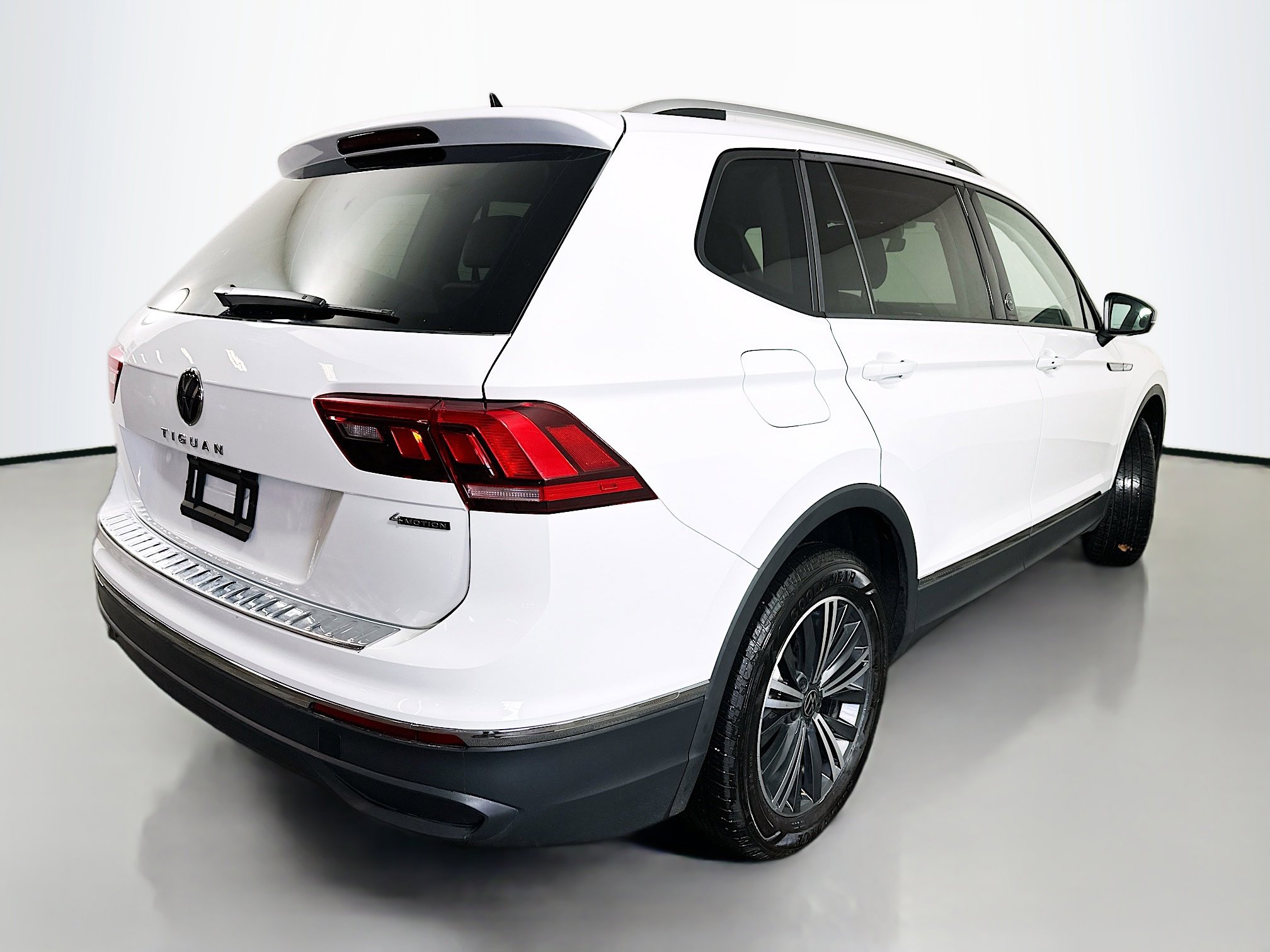 Used 2024 Volkswagen Tiguan Wolfsburg Edition image 7