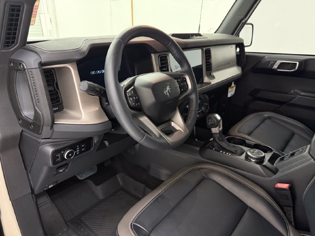 Used 2025 Ford Bronco Outer Banks AWD/4WD image 10