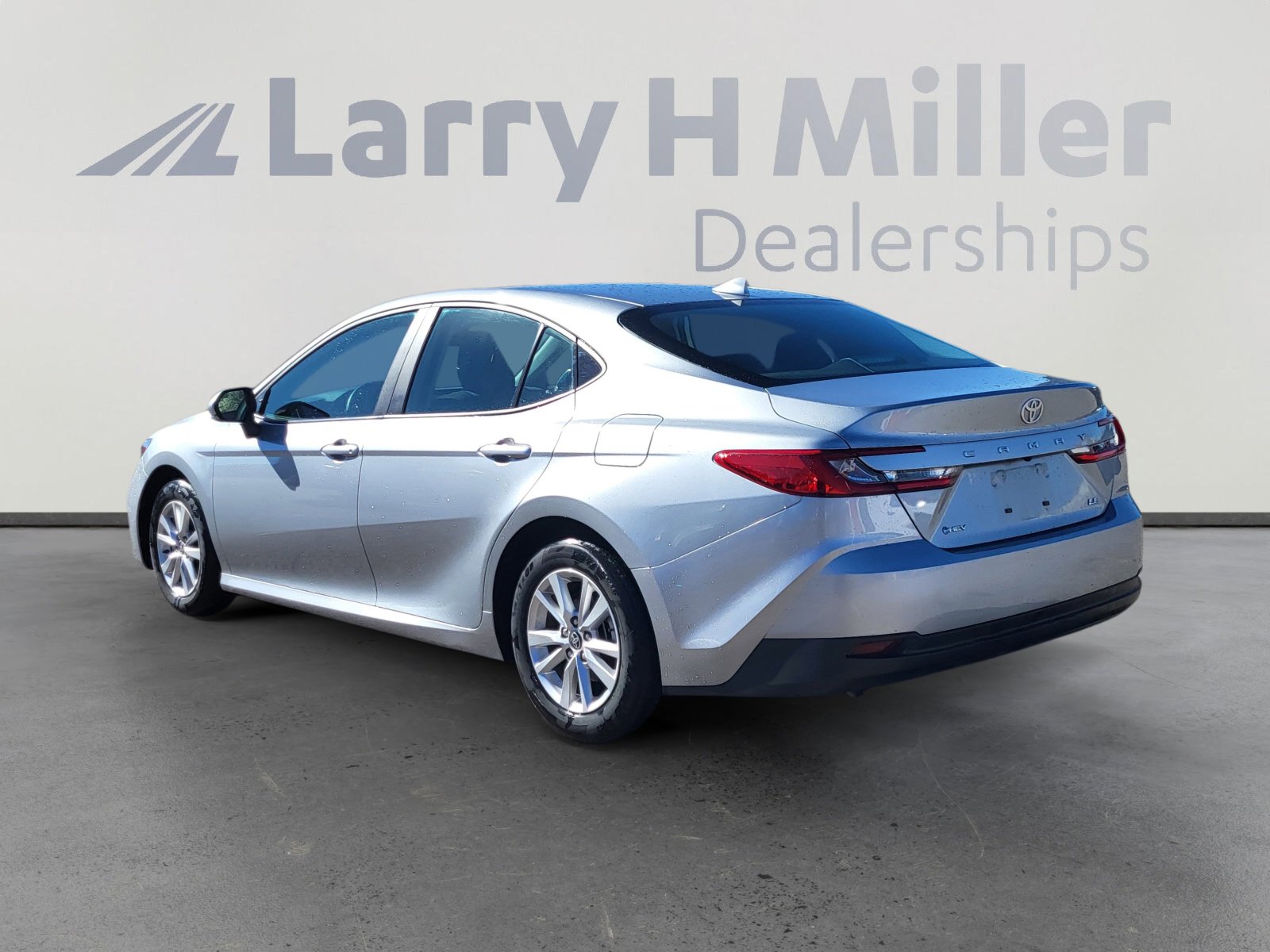 Used 2025 Toyota Camry LE image 3