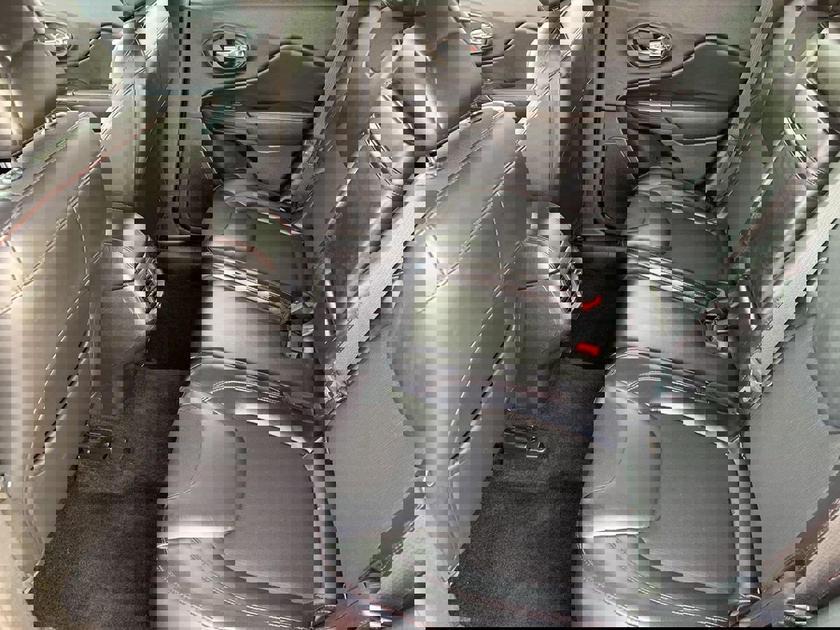 Used 2017 Jeep Cherokee Trailhawk w/ Comfort/Convenience Group image 28