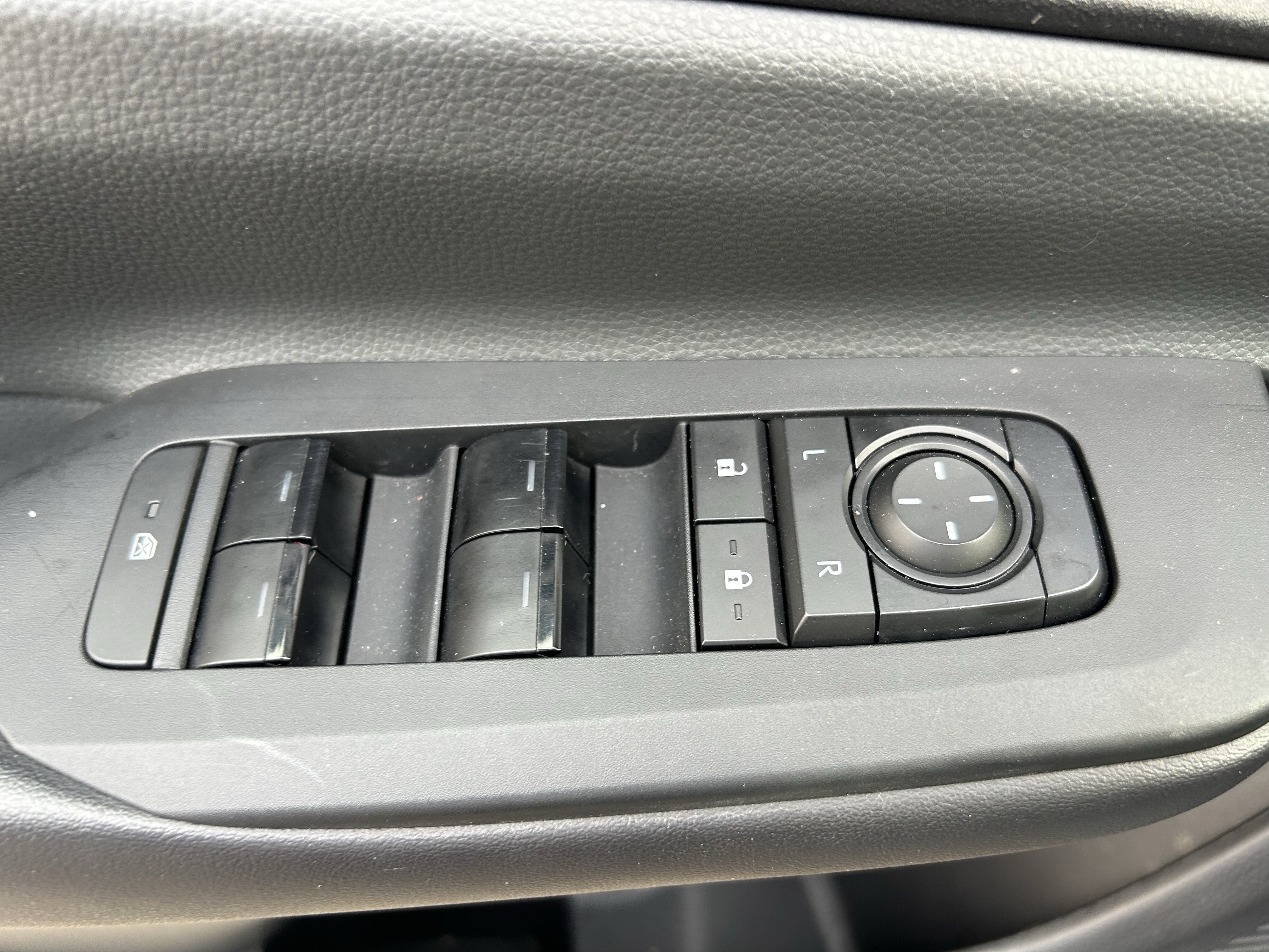 Used 2024 Toyota Prius LE FWD image 14
