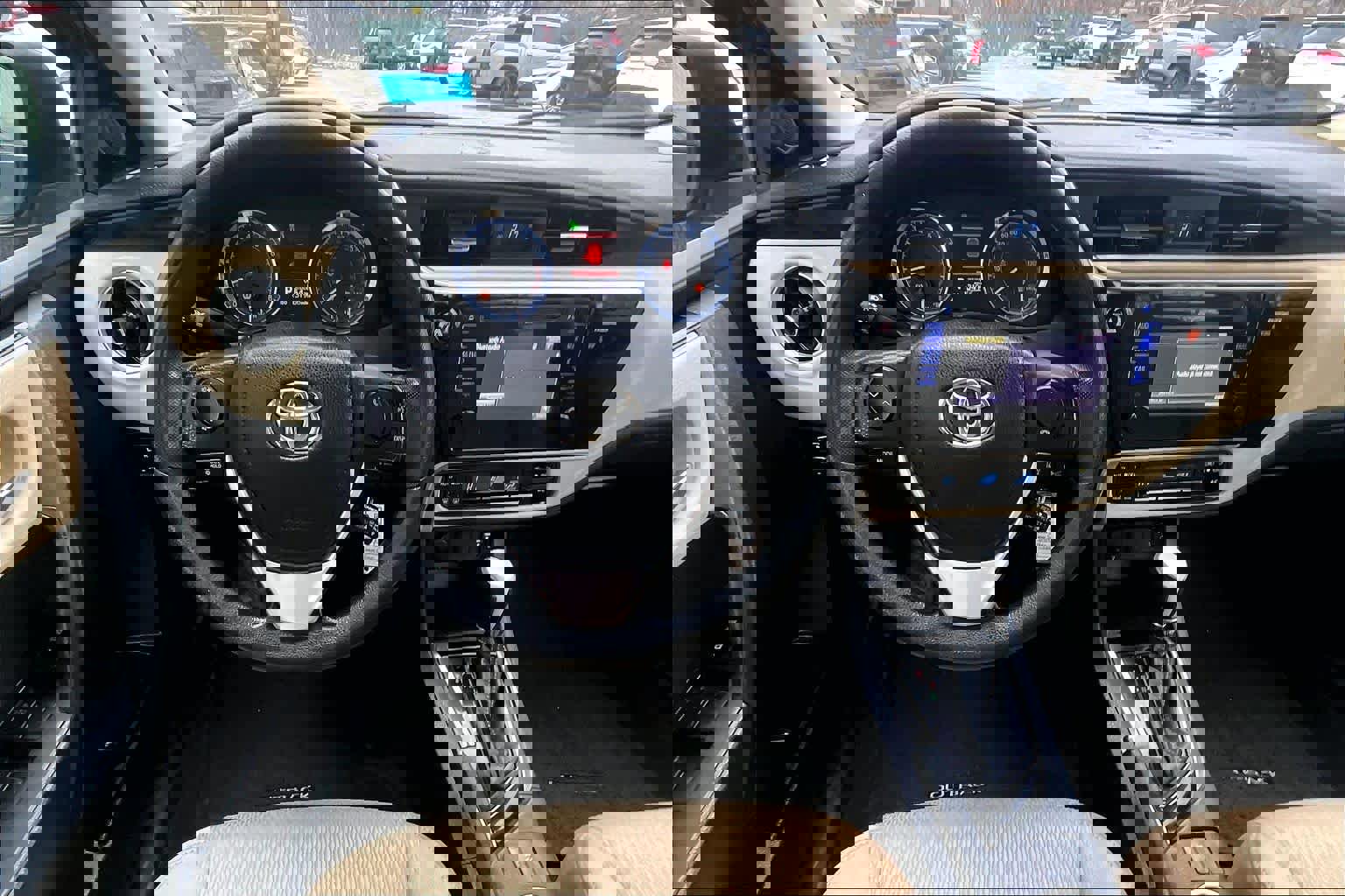 Used 2017 Toyota Corolla LE image 6