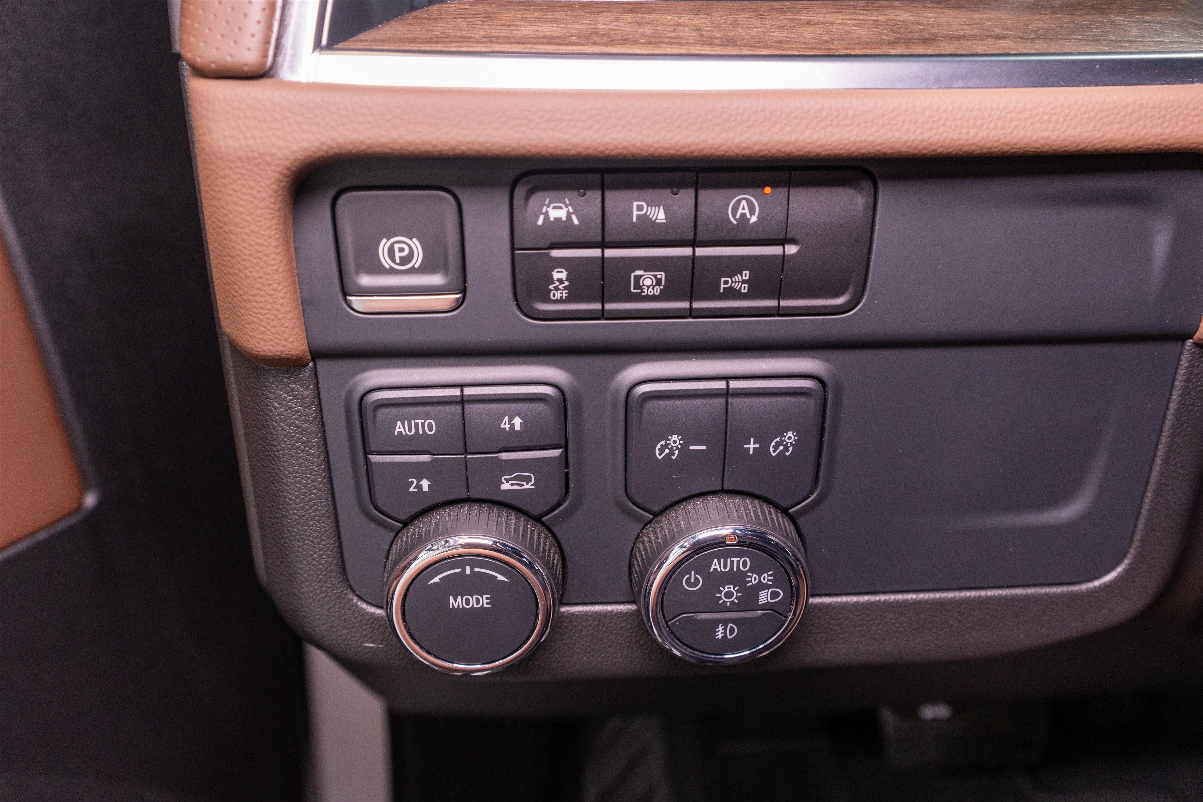 Used 2025 Chevrolet Tahoe High Country w/ LPO, Illumination Package AWD/4WD image 31
