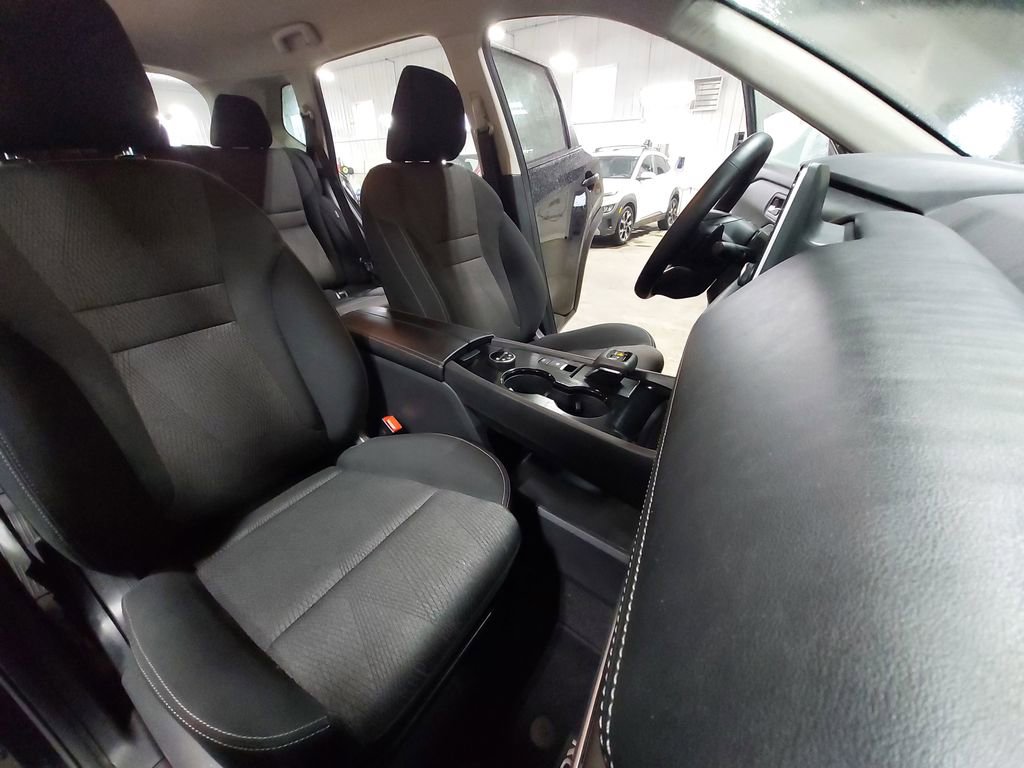 Certified 2025 Nissan Rogue SV image 10