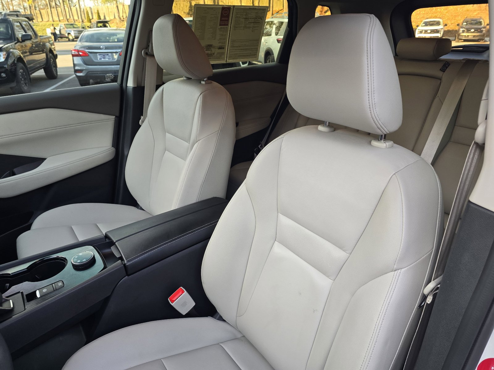 Used 2024 Nissan Rogue SL image 12