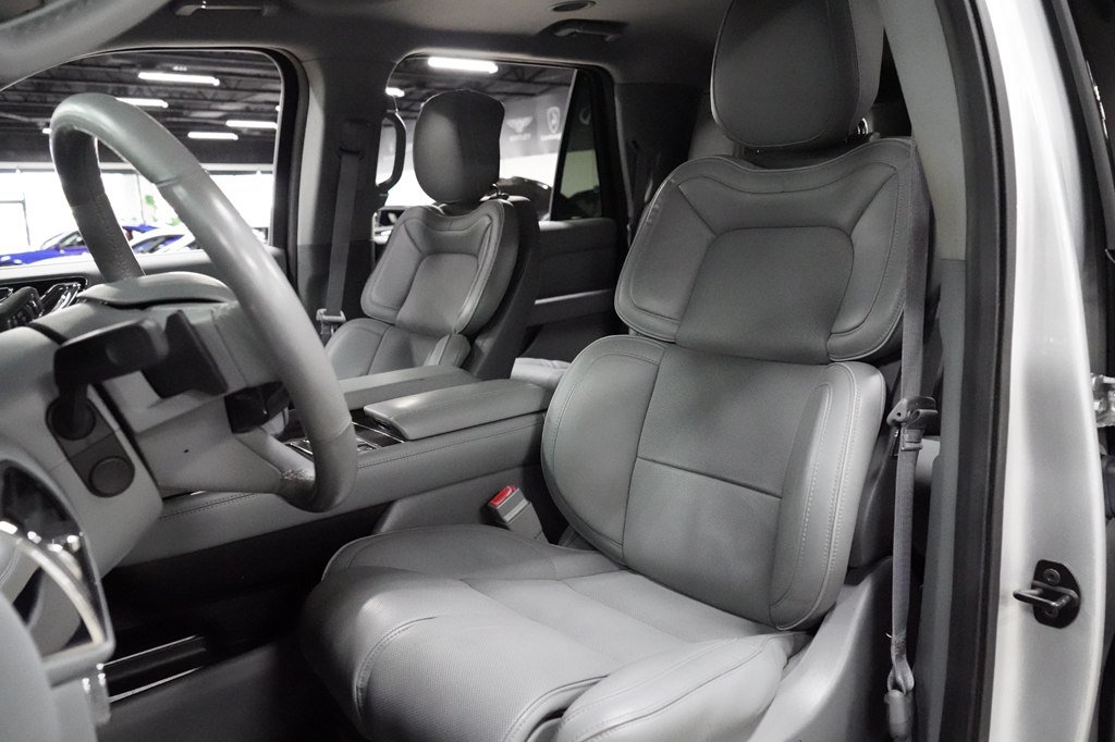 Used 2019 Lincoln Navigator L Select RWD image 12