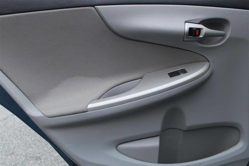 Used 2013 Toyota Corolla L image 22