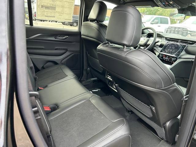 New 2025 Jeep Grand Cherokee Altitude image 28