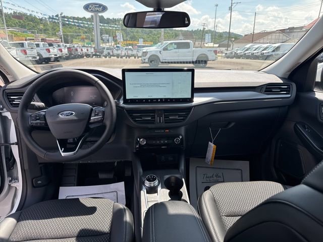 New 2025 Ford Escape SE w/ Class II Trailer Tow Package image 13