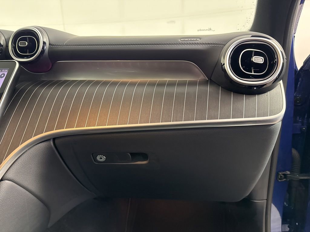 Used 2024 Mercedes-Benz GLC 300 4MATIC w/ AMG Line image 10