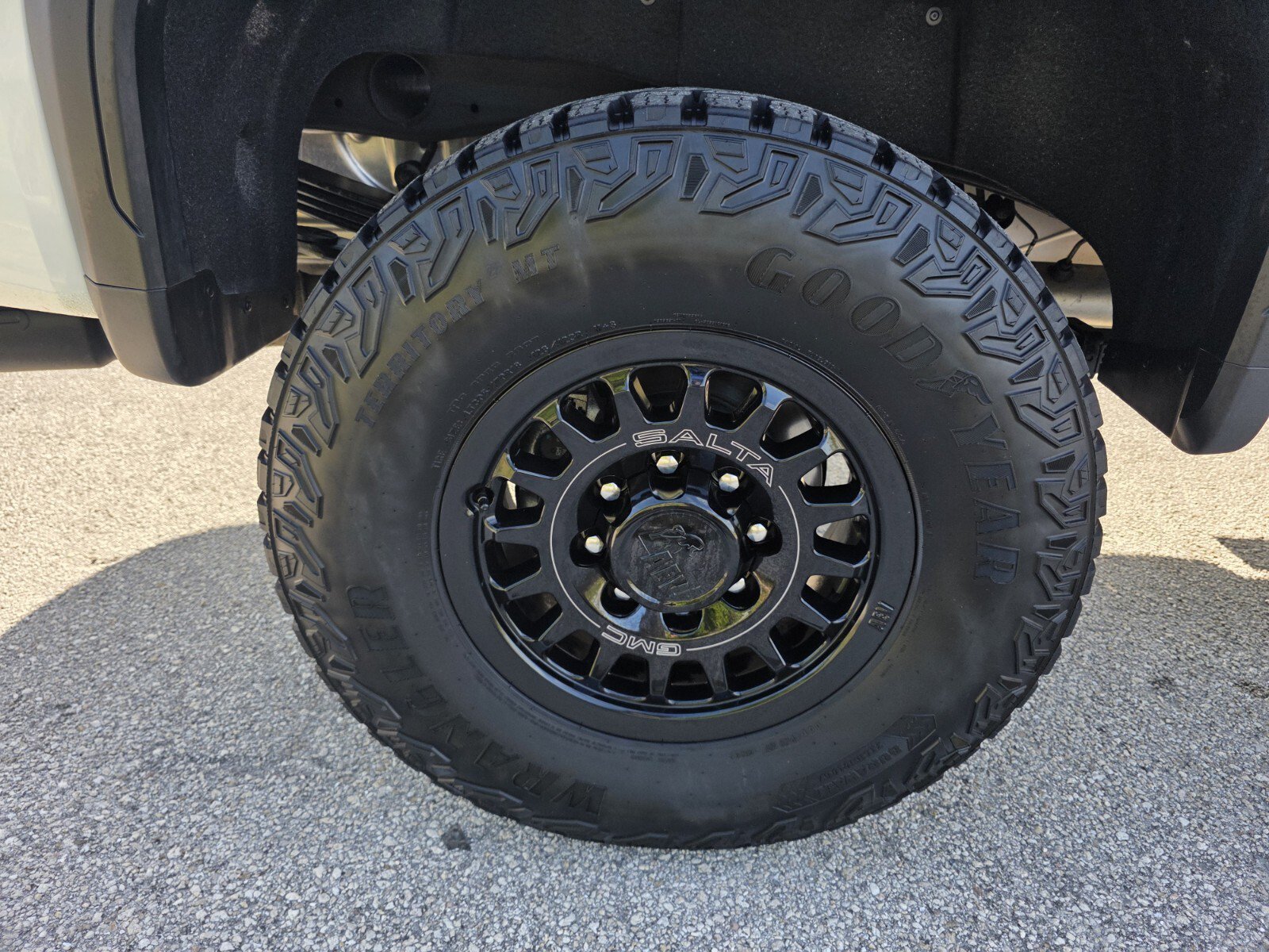 Used 2025 GMC Sierra 2500 AT4X w/ AT4X AEV Edition AWD/4WD image 9