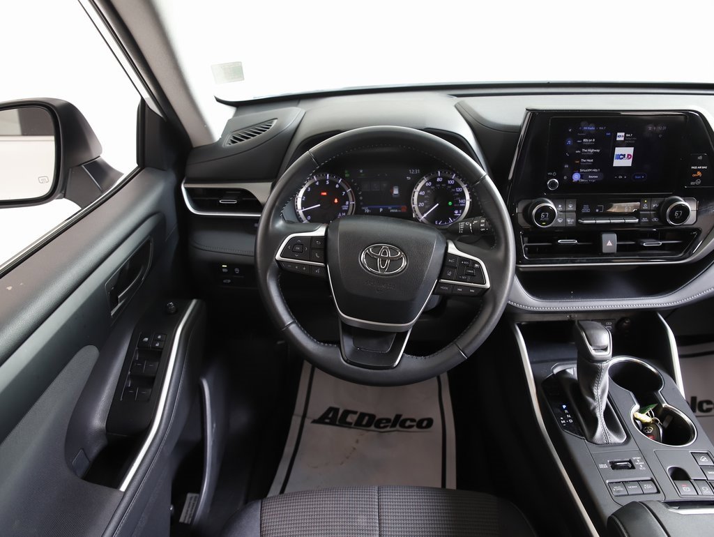 Used 2024 Toyota Highlander LE image 16
