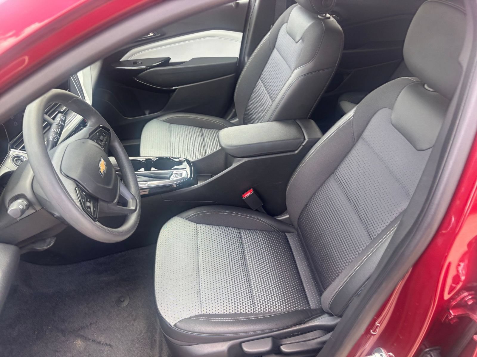 Used 2025 Chevrolet Trax LT FWD image 35