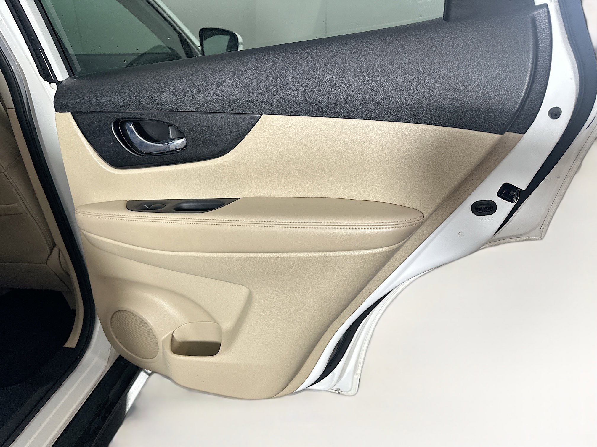 Used 2017 Nissan Rogue SV FWD image 27