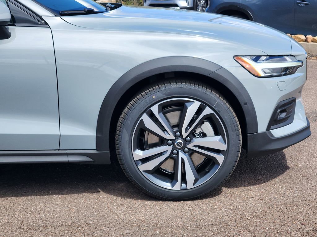 New 2026 Volvo V60 B5 Cross Country Plus w/ Climate Package image 29