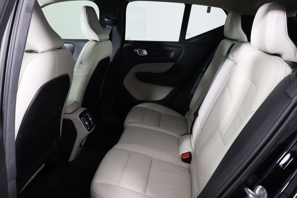 Used 2022 Volvo XC40 T5 Momentum AWD/4WD image 15