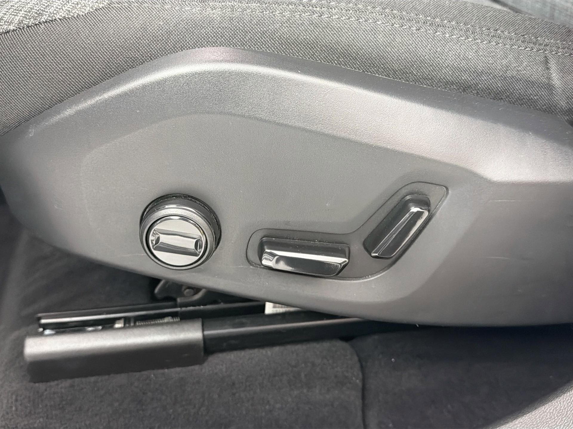 Certified 2023 Volvo XC60 B5 Core w/ Protection Package Premier image 19