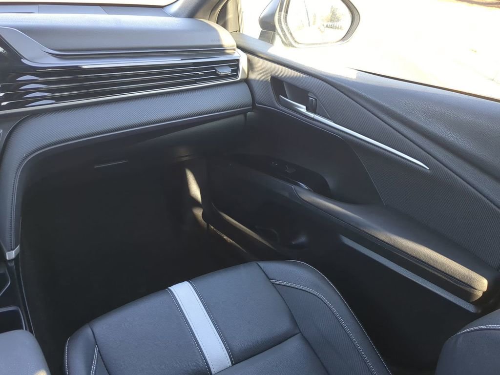 Used 2025 Toyota Camry SE image 15