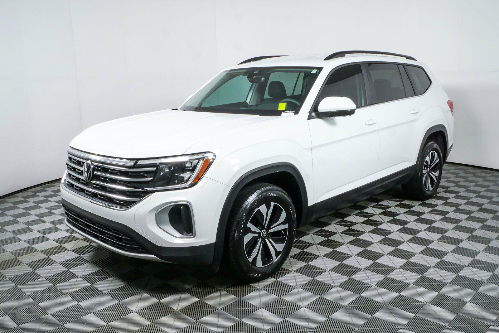Used 2024 Volkswagen Atlas SE FWD image 24