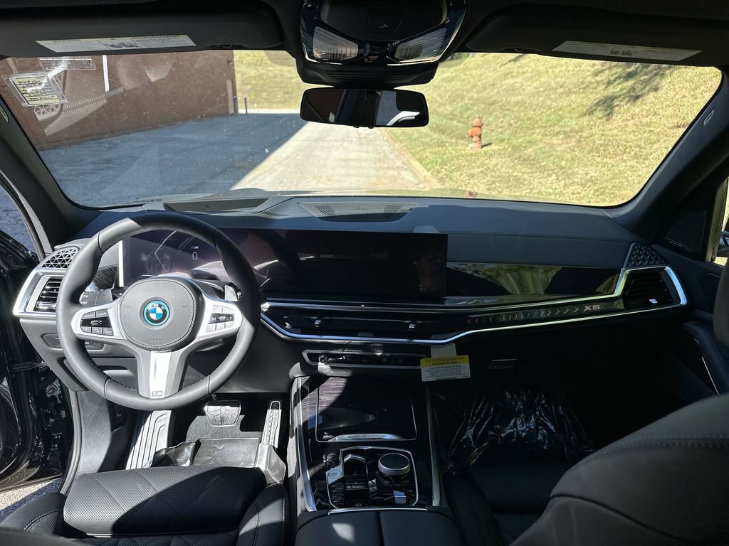 Used 2026 BMW X5 xDrive50e w/ M Sport Package image 22