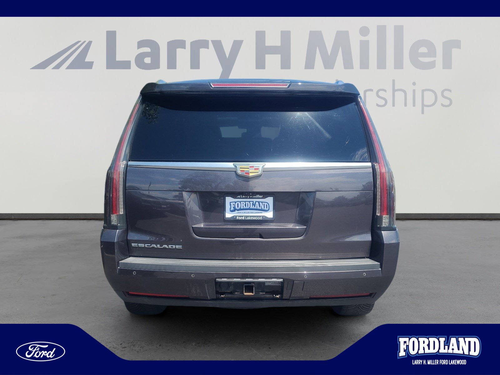 Used 2017 Cadillac Escalade Premium Luxury AWD/4WD image 4