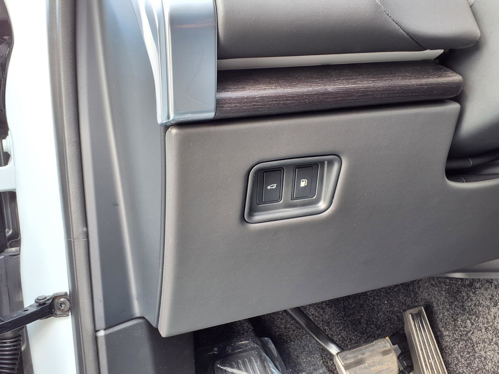 New 2026 Land Rover Range Rover SE image 13