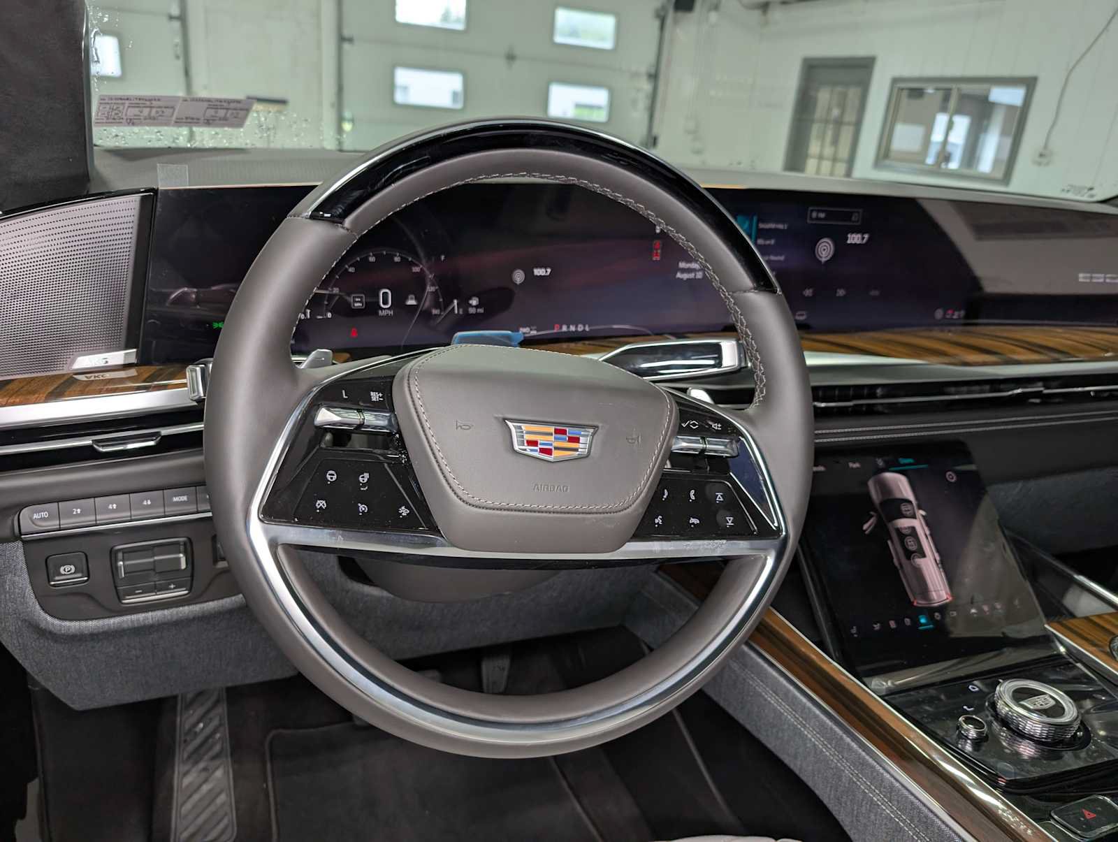 New 2026 Cadillac Escalade ESV Platinum Luxury AWD/4WD image 32