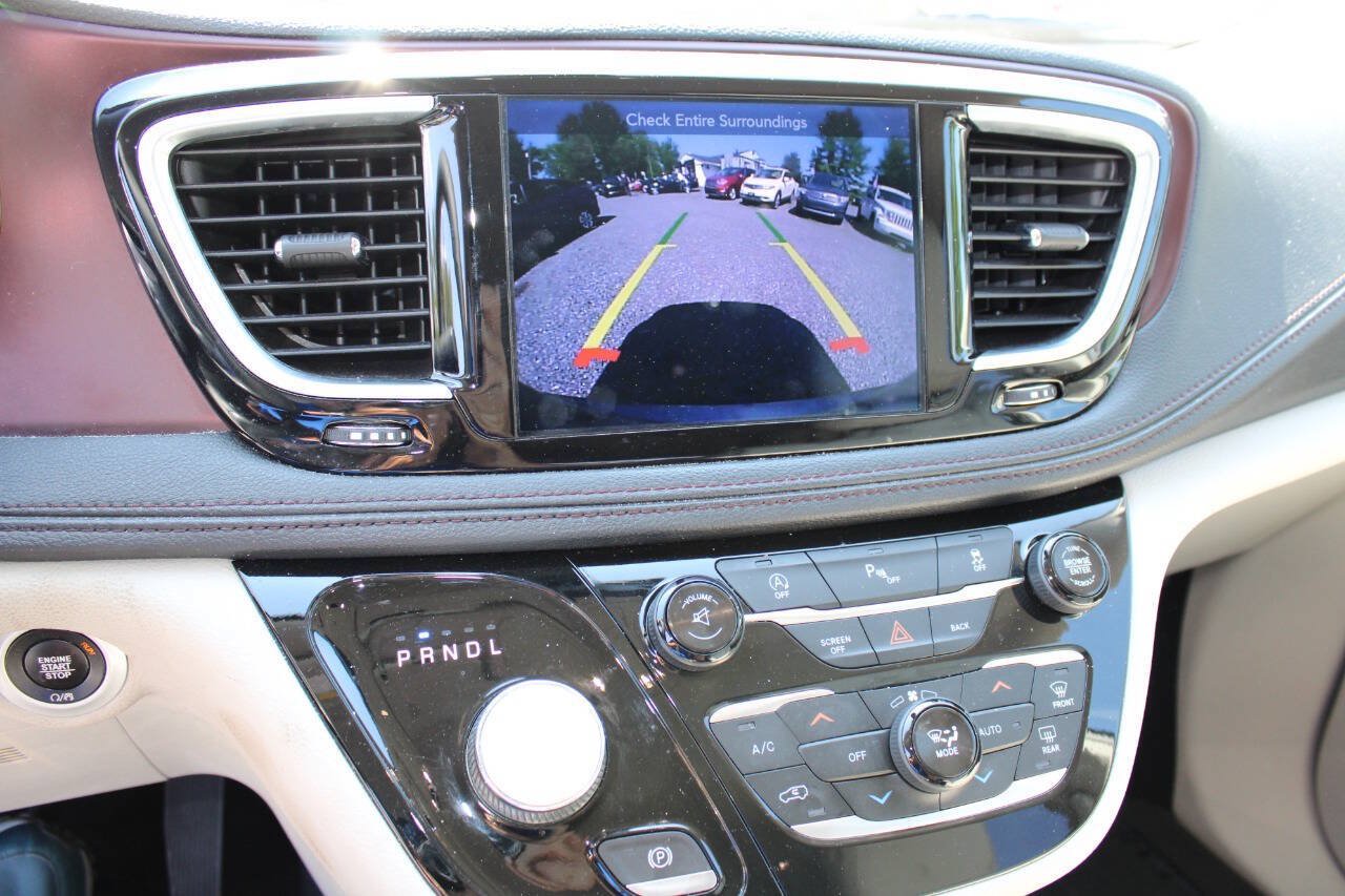 Used 2017 Chrysler Pacifica Limited FWD image 16