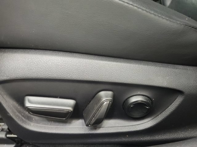 Used 2023 Toyota Prius XLE FWD image 13