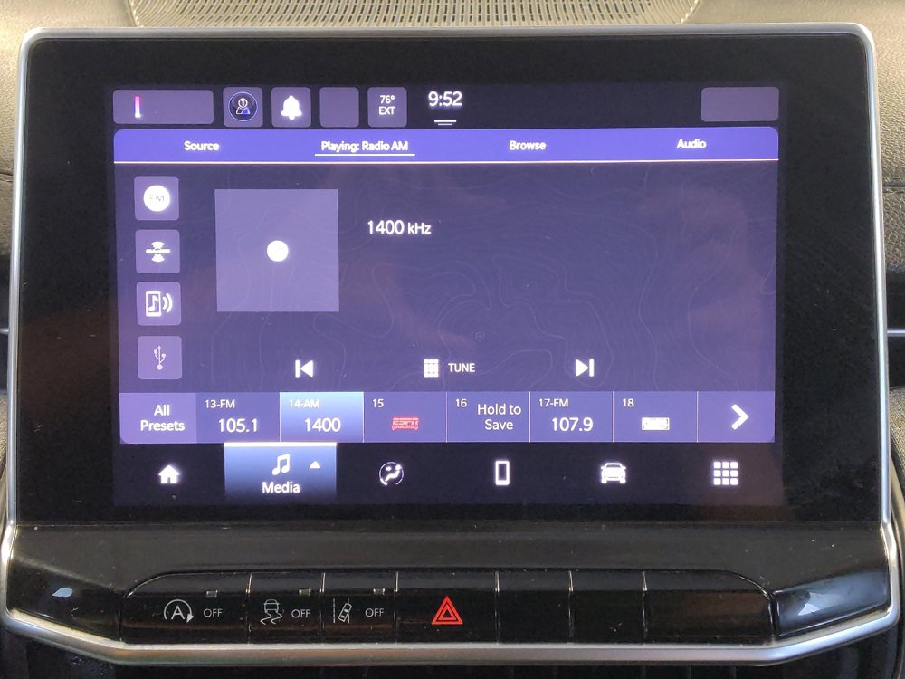 Used 2022 Jeep Compass Latitude w/ Mopar Graphics Package FWD image 25