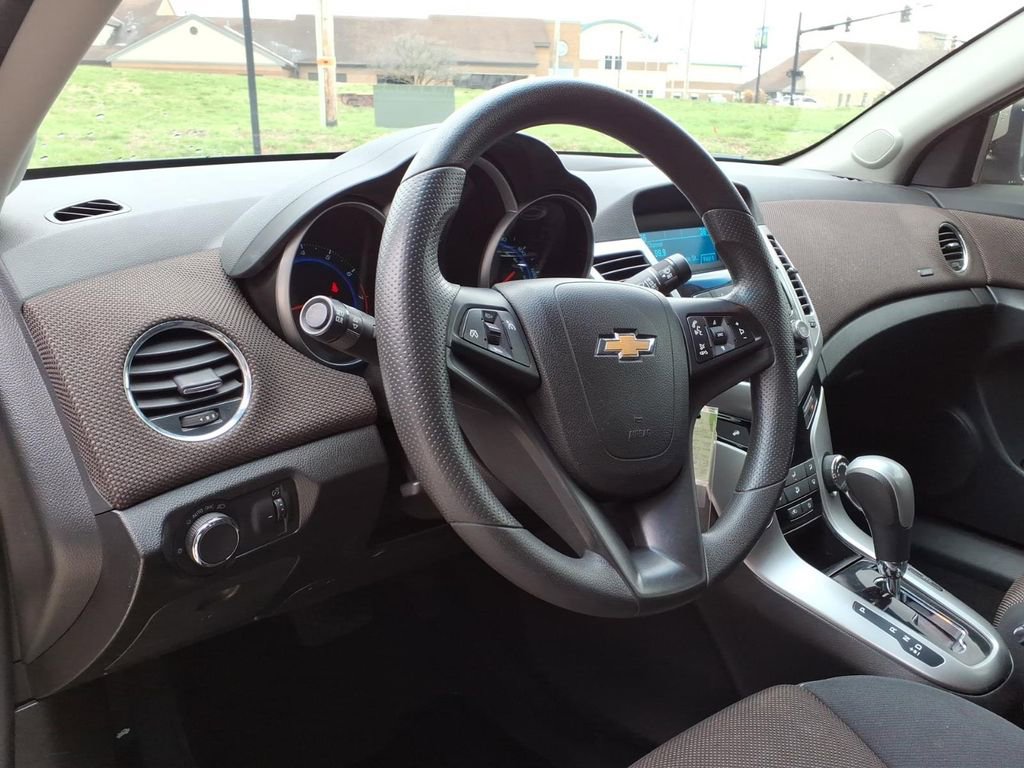 Used 2016 Chevrolet Cruze LT FWD image 14