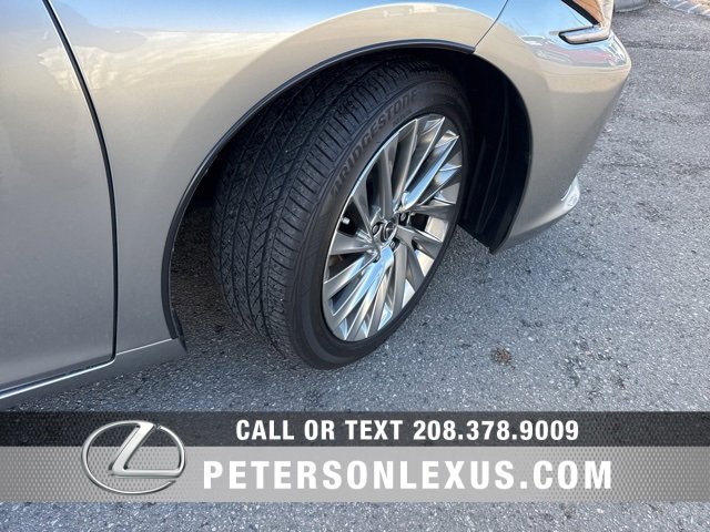 Used 2019 Lexus ES 300h w/ Luxury Package image 10
